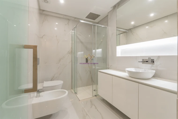 Apartamento T4 para Venda em Carcavelos e Parede Foto 35