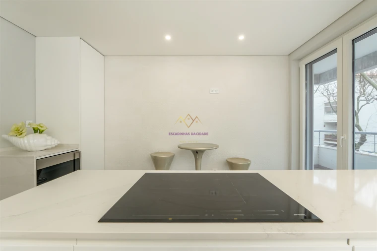 Apartamento T4 para Venda em Carcavelos e Parede Foto 12