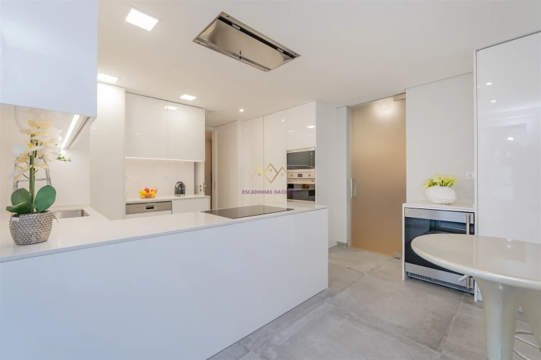 Apartamento T4 para Venda em Carcavelos e Parede Foto 9