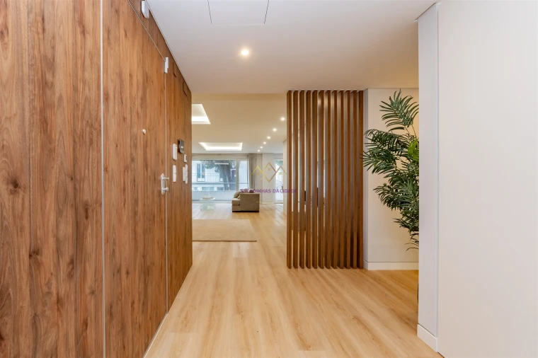 Apartamento T4 para Venda em Carcavelos e Parede Foto 16