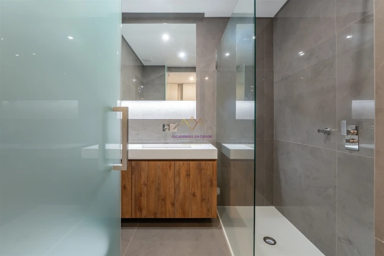 Apartamento T4 para Venda em Carcavelos e Parede Foto 28