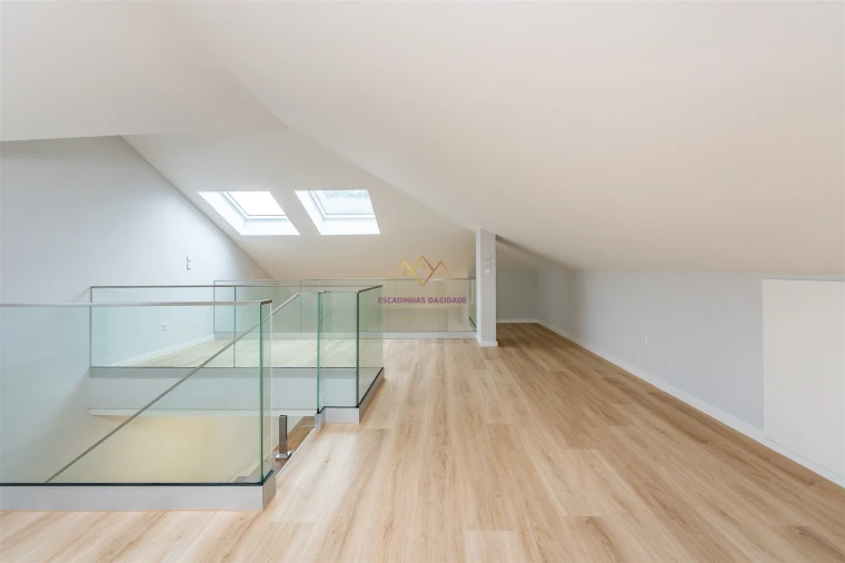 Apartamento T4 para Venda em Carcavelos e Parede Foto 22
