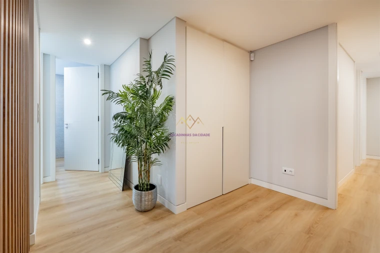 Apartamento T4 para Venda em Carcavelos e Parede Foto 17