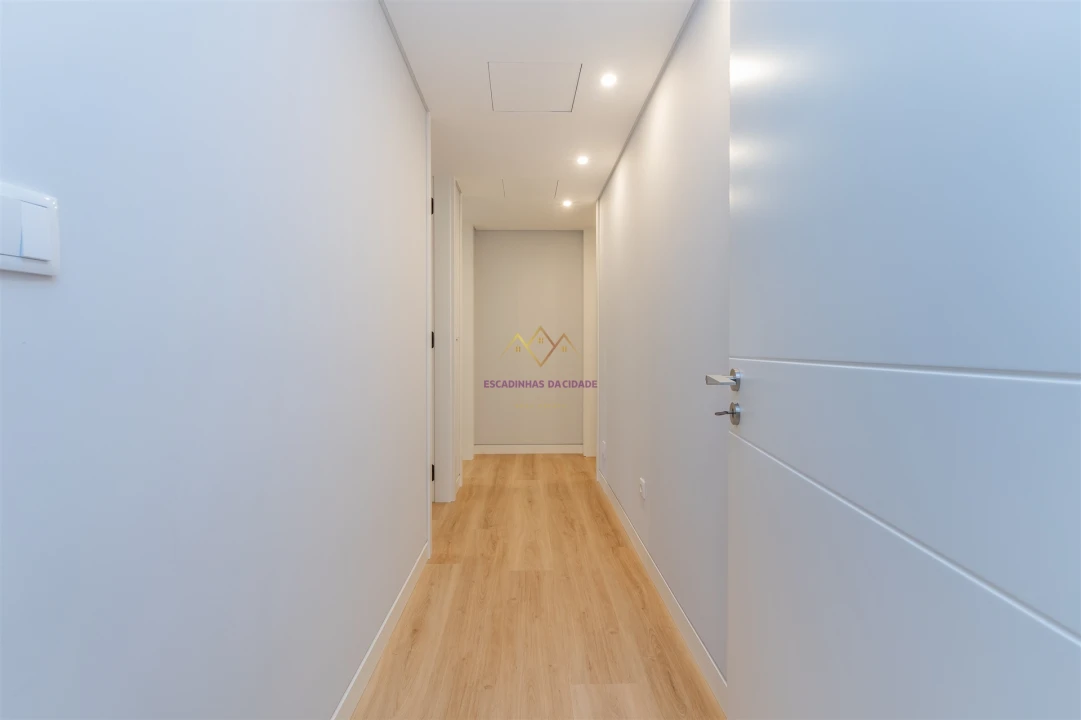 Apartamento T4 para Venda em Carcavelos e Parede Foto 26