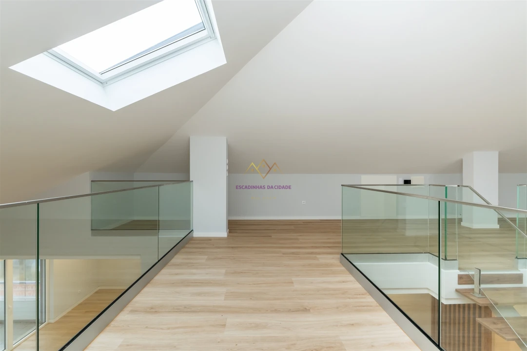 Apartamento T4 para Venda em Carcavelos e Parede Foto 19
