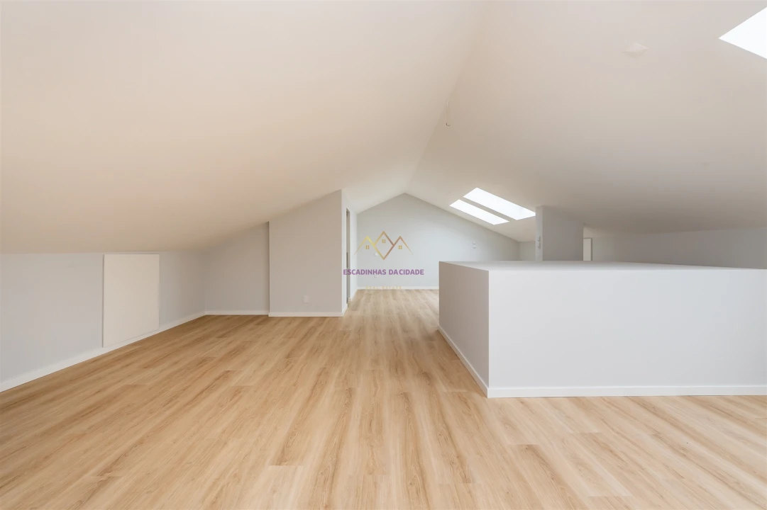 Apartamento T4 para Venda em Carcavelos e Parede Foto 21