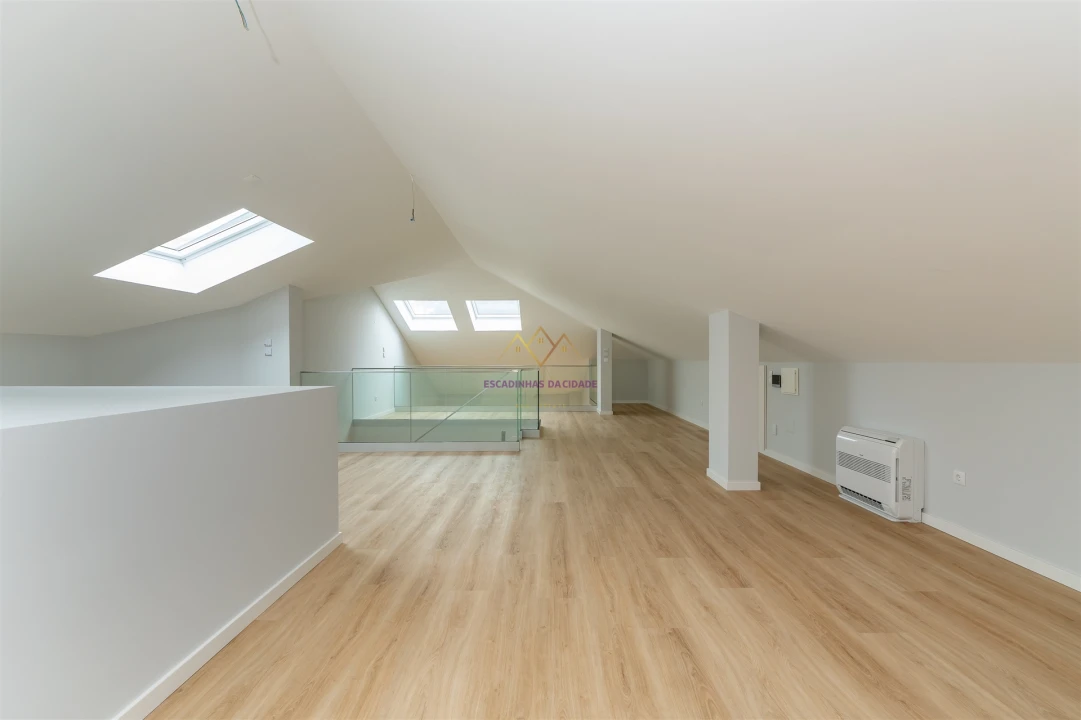 Apartamento T4 para Venda em Carcavelos e Parede Foto 20