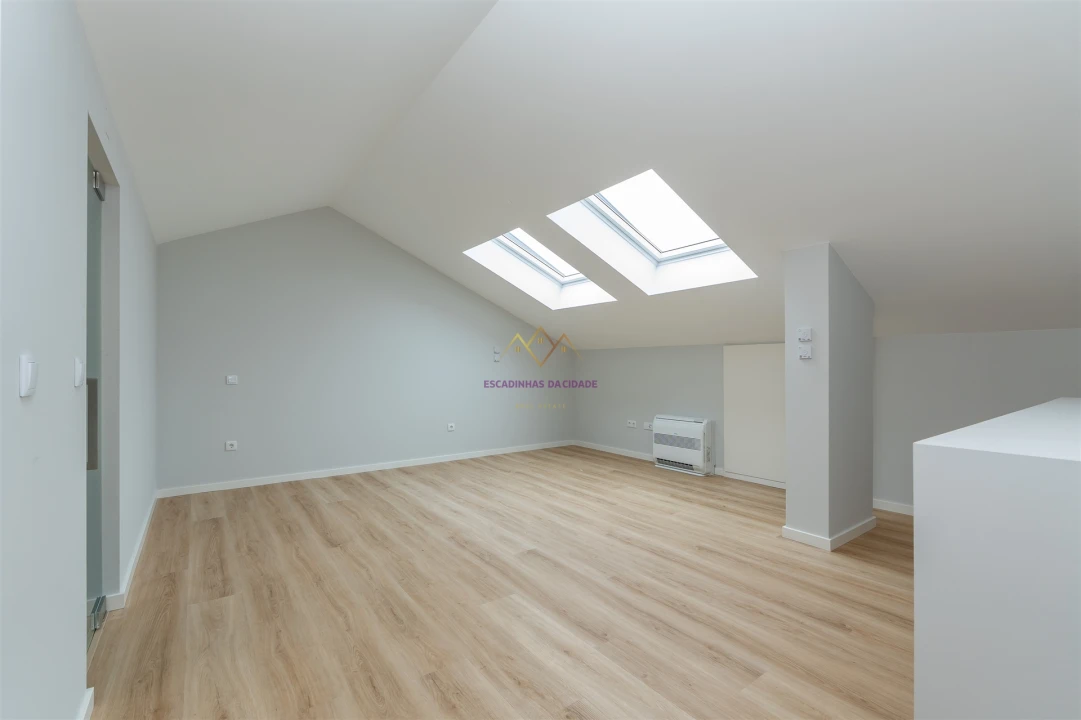Apartamento T4 para Venda em Carcavelos e Parede Foto 23