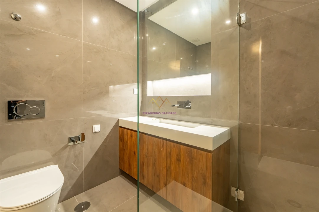 Apartamento T4 para Venda em Carcavelos e Parede Foto 22