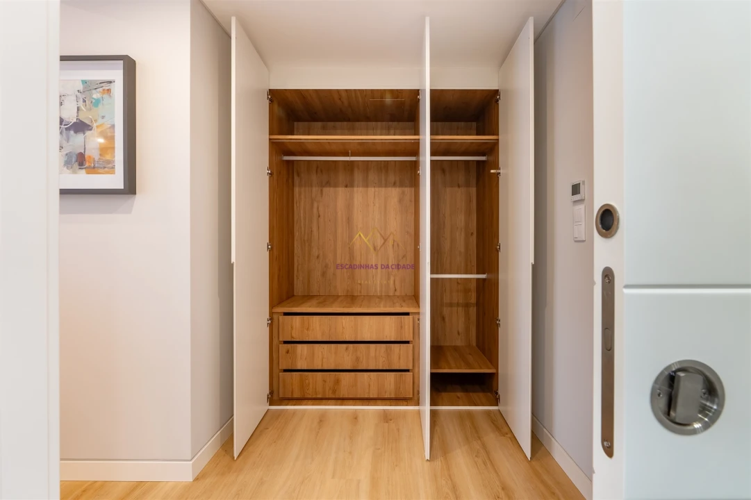 Apartamento T4 para Venda em Carcavelos e Parede Foto 36