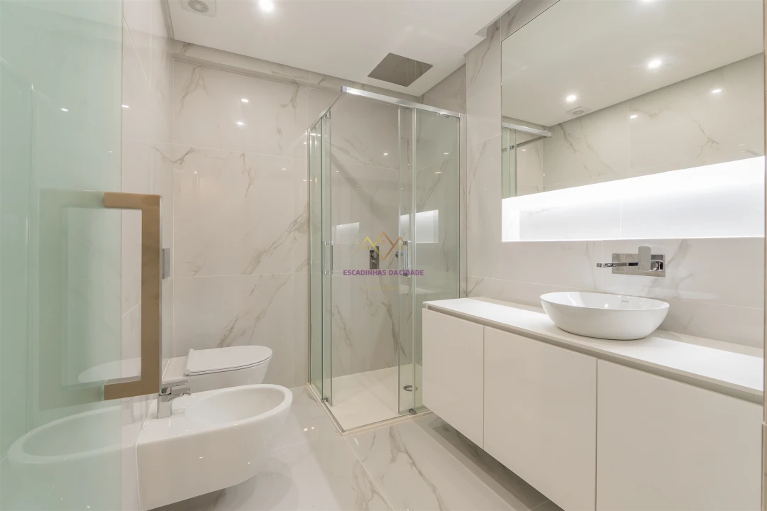Apartamento T4 para Venda em Carcavelos e Parede Foto 28