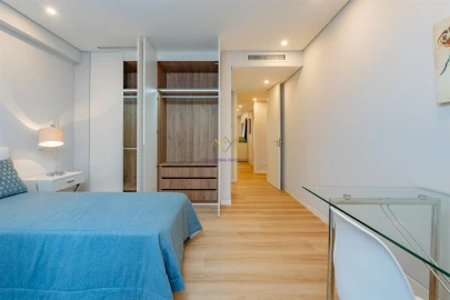 Apartamento T4 para Venda em Carcavelos e Parede