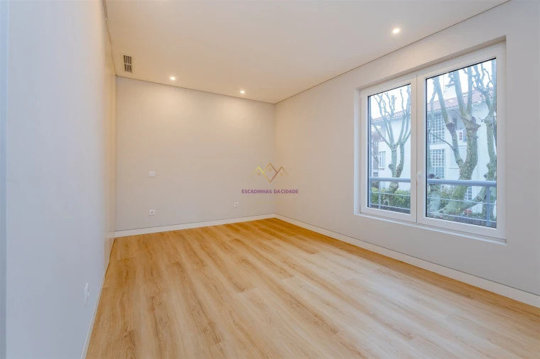 Apartamento T4 para Venda em Carcavelos e Parede Foto 23