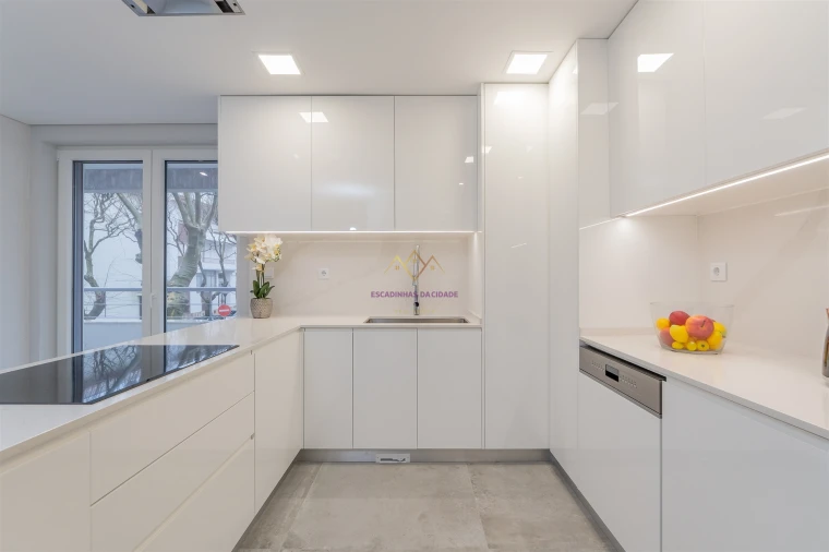 Apartamento T4 para Venda em Carcavelos e Parede Foto 3