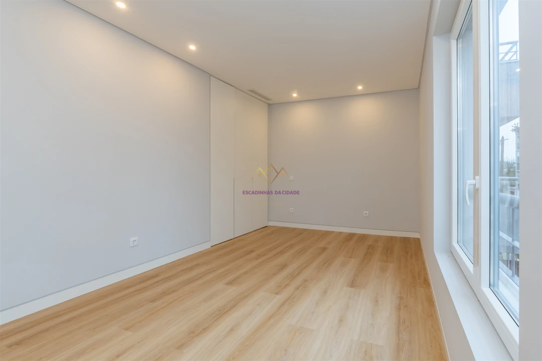 Apartamento T4 para Venda em Carcavelos e Parede Foto 24