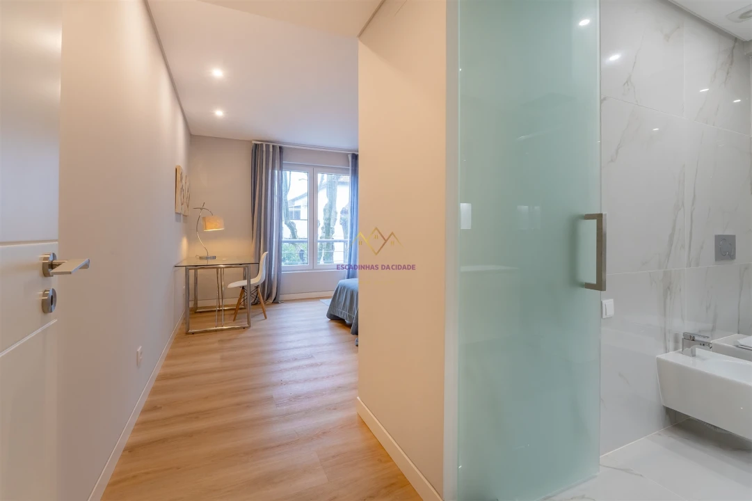 Apartamento T4 para Venda em Carcavelos e Parede Foto 27