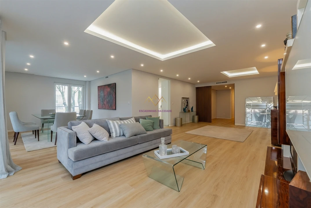 Apartamento T4 para Venda em Carcavelos e Parede Foto 8