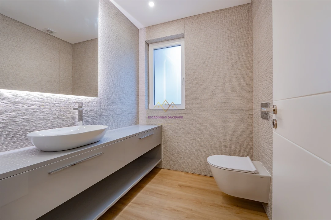 Apartamento T4 para Venda em Carcavelos e Parede Foto 19