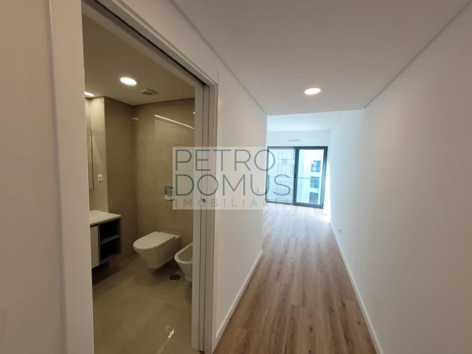 Apartamento T1 para Arrendamento em Campolide Foto 8