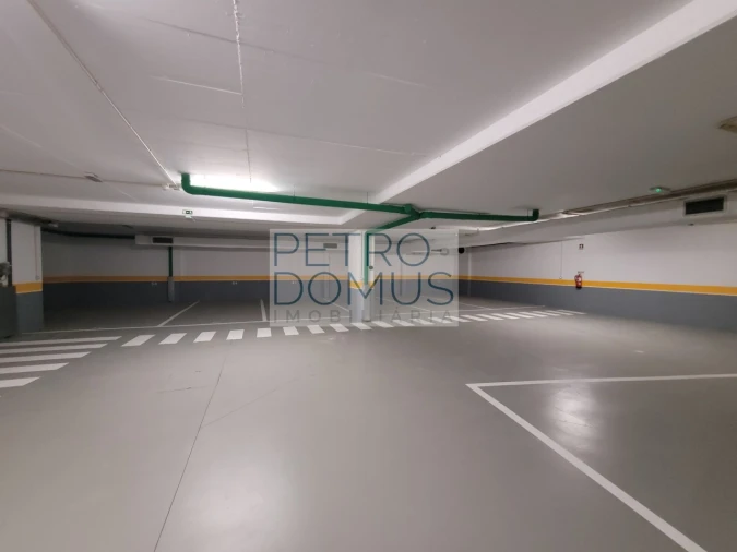 Apartamento T1 para Arrendamento em Campolide Foto 12