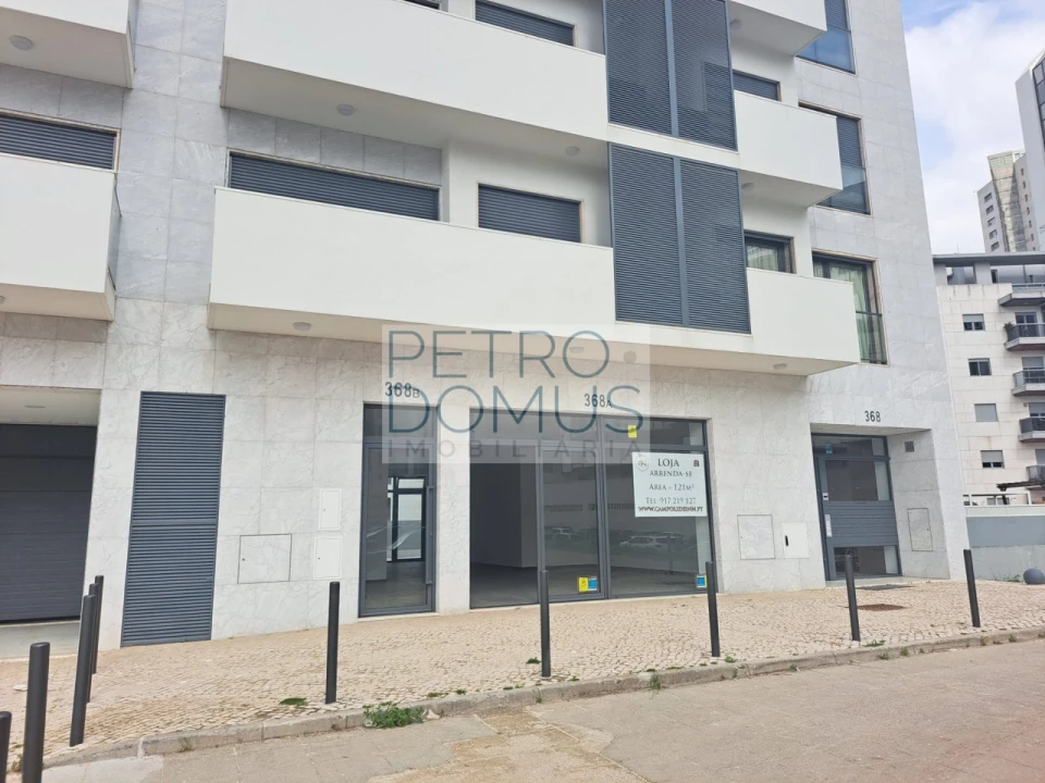 Loja para Arrendamento em Campolide Foto 12