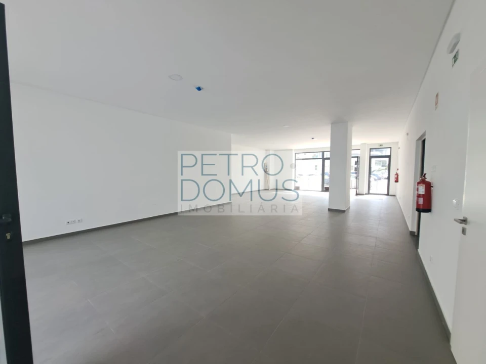 Loja para Arrendamento em Campolide Foto 5