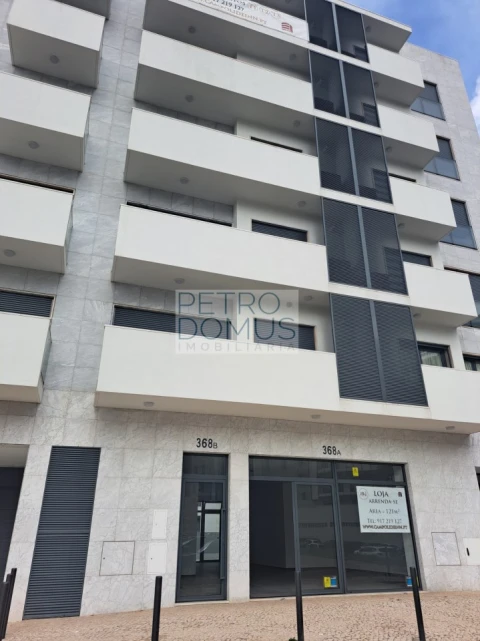 Loja para Arrendamento em Campolide