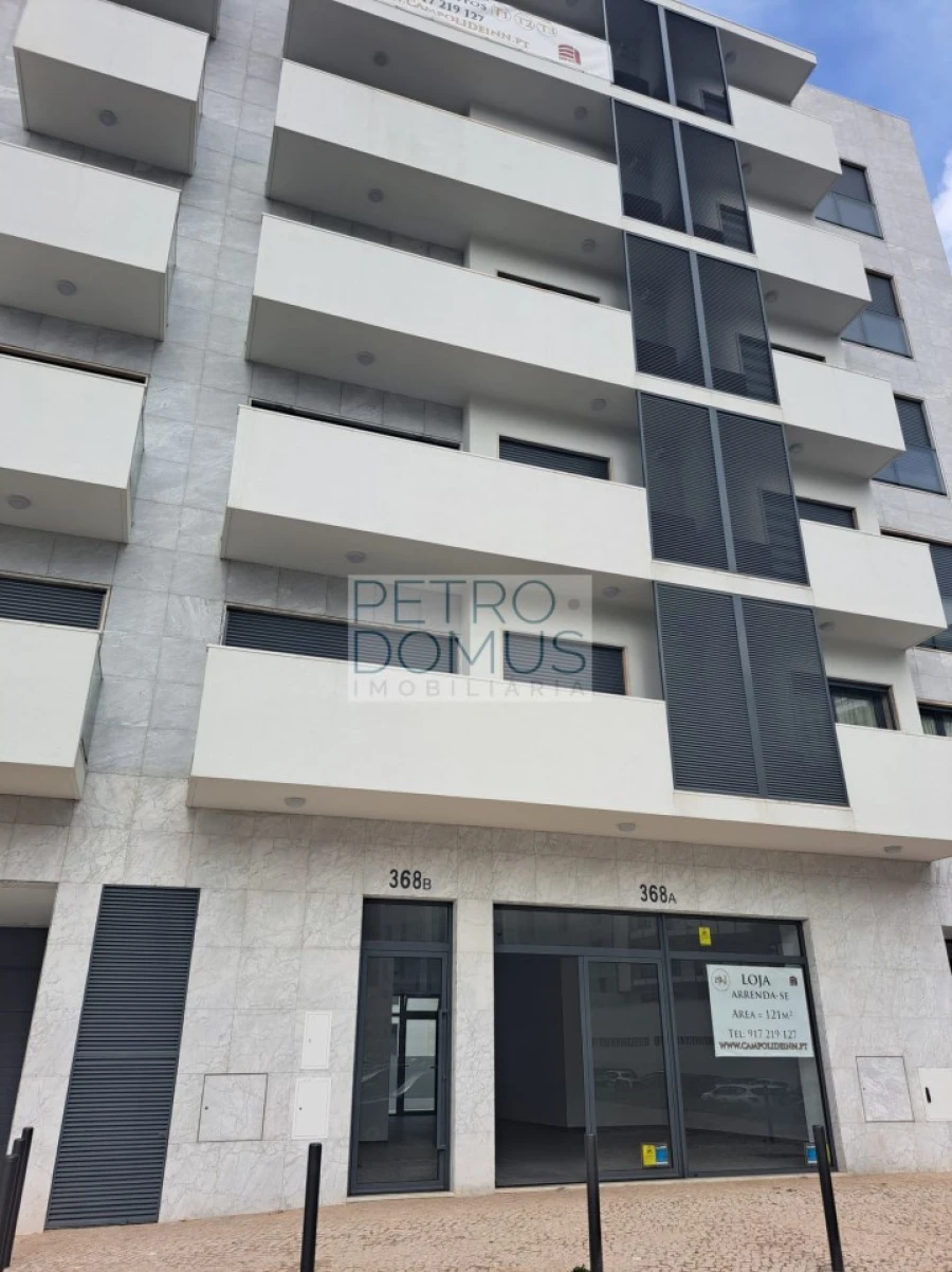 Loja para Arrendamento em Campolide Foto 11