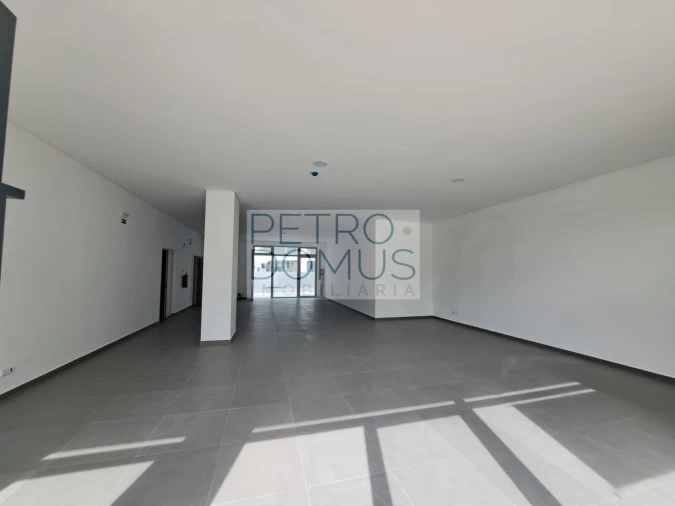 Loja para Arrendamento em Campolide Foto 6