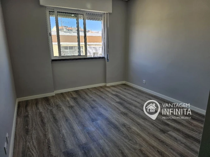 Apartamento T3 para Venda em Amora Foto 2