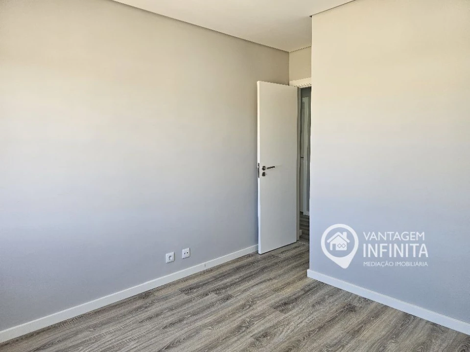 Apartamento T3 para Venda em Amora Foto 5