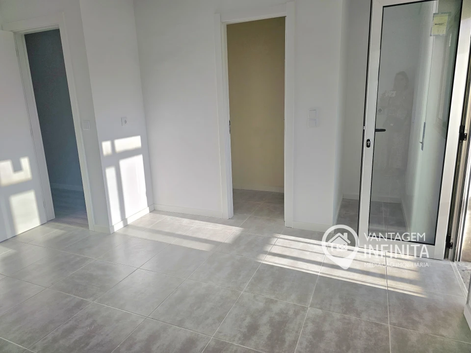 Apartamento T2 para Venda em Amora Foto 1