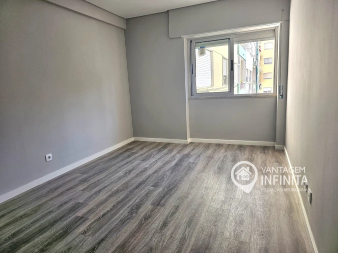 Apartamento T2 para Venda em Amora Foto 11