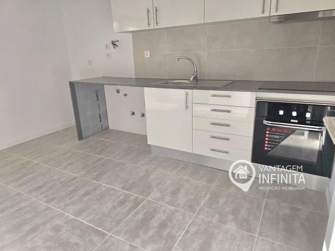 Apartamento T2 para Venda em Amora Foto 3