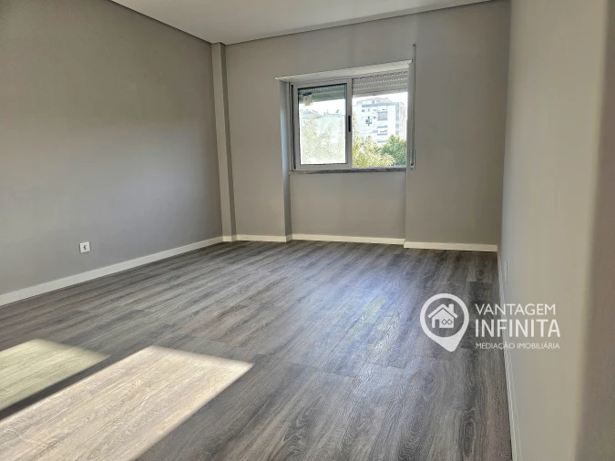 Apartamento T2 para Venda em Amora Foto 7