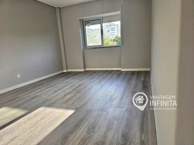 Apartamento T2 para Venda em Amora Foto 8