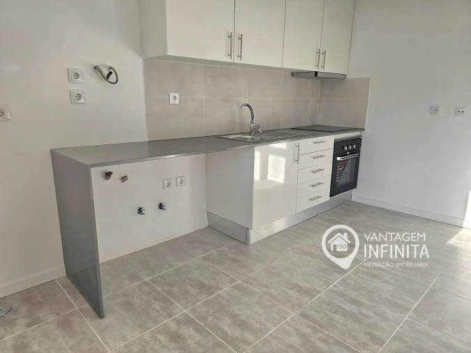 Apartamento T2 para Venda em Amora Foto 2