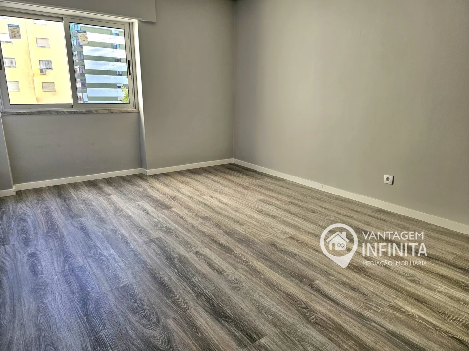 Apartamento T2 para Venda em Amora Foto 10