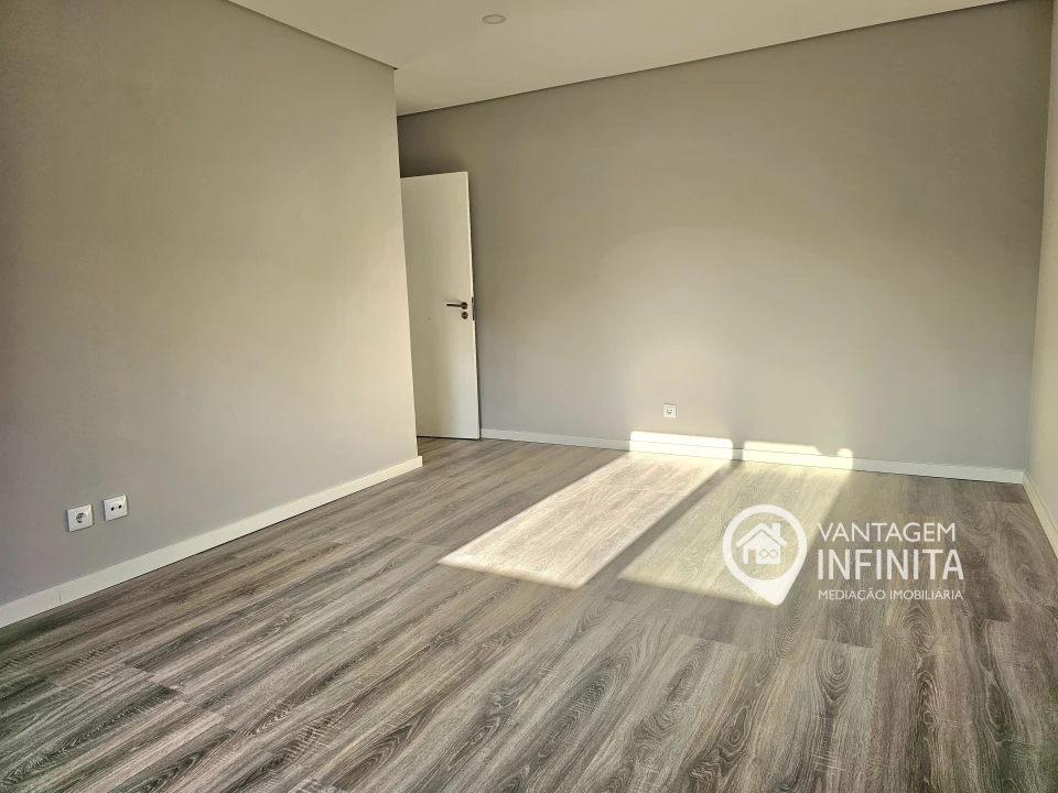 Apartamento T2 para Venda em Amora Foto 9