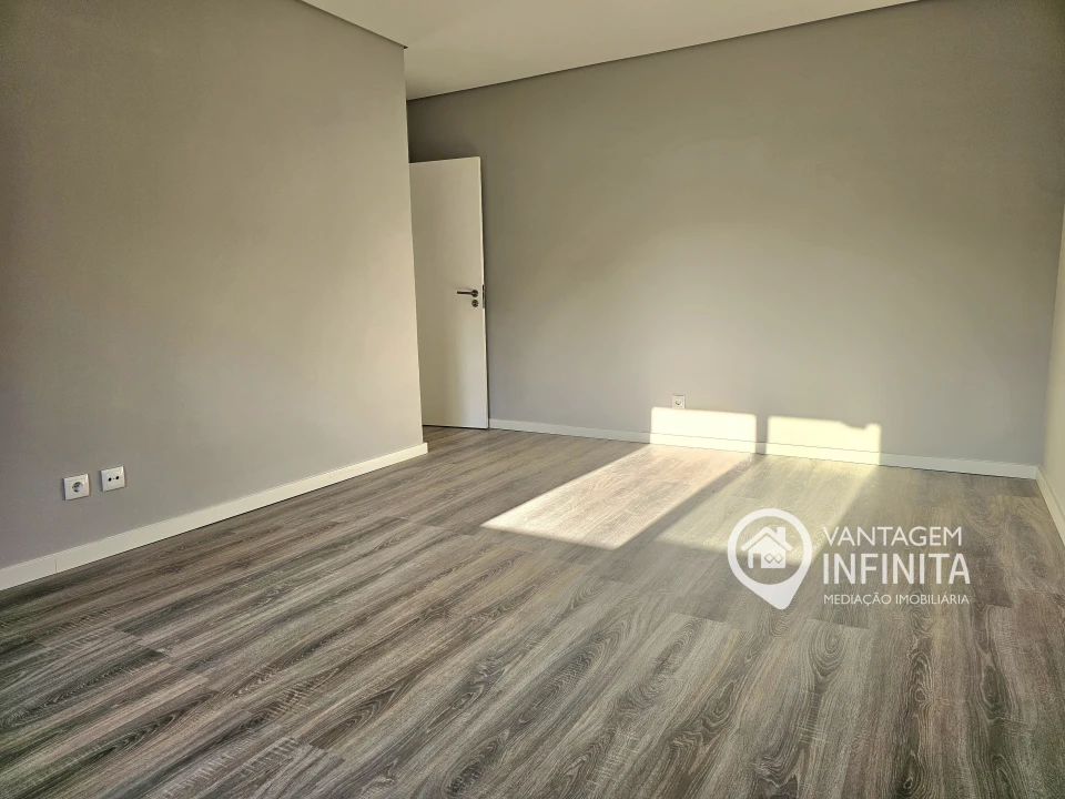 Apartamento T2 para Venda em Amora Foto 6