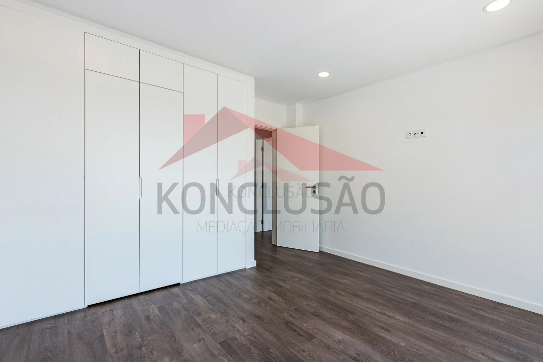 Moradia T5 para Venda em Vialonga Foto 12