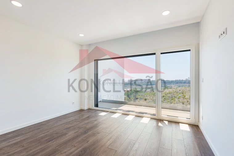 Moradia T5 para Venda em Vialonga Foto 16