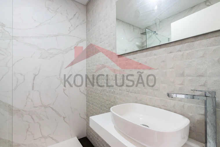 Moradia T5 para Venda em Vialonga Foto 18