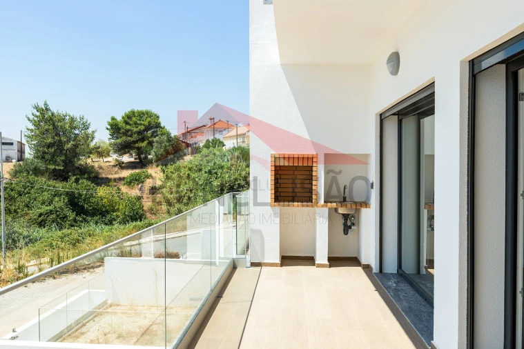 Moradia T5 para Venda em Vialonga Foto 3