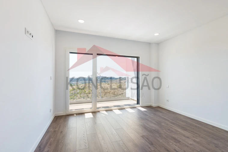 Moradia T5 para Venda em Vialonga Foto 8