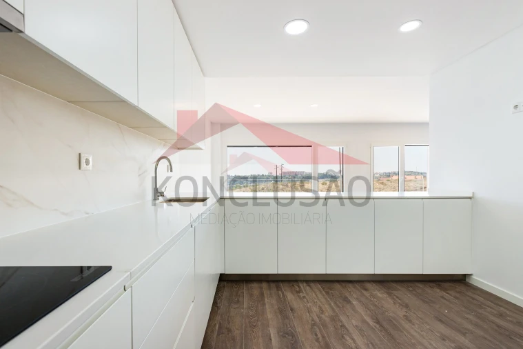 Moradia T5 para Venda em Vialonga Foto 3