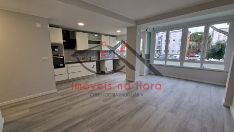 Apartamento T2 para Venda em Oeiras e São Julião da Barra, Paço de Arcos e Caxias