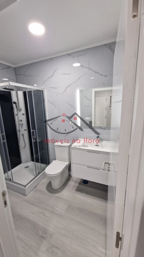 Apartamento T2 para Venda em Oeiras e São Julião da Barra, Paço de Arcos e Caxias