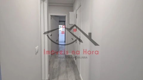 Apartamento T2 para Venda em Oeiras e São Julião da Barra, Paço de Arcos e Caxias