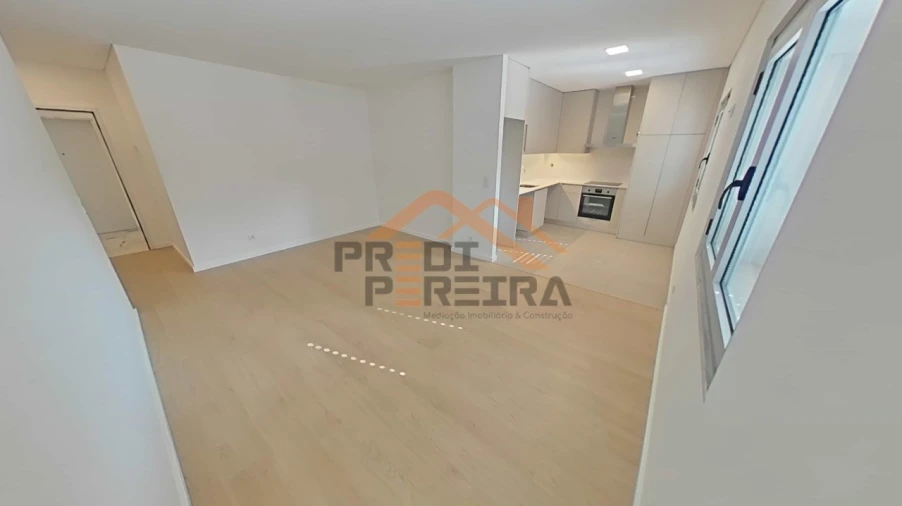 Apartamento T2 para Venda em Camarate, Unhos e Apelação Foto 23